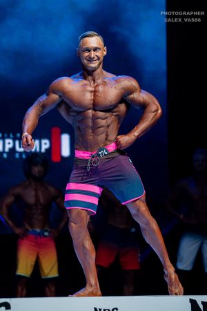 MEN'S PHYSIQUE 174